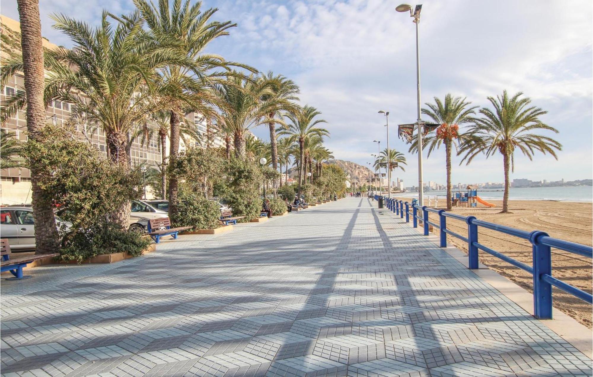 3 Bedroom Gorgeous Apartment In Alicante Eksteriør billede